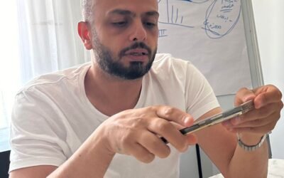 يكتب عن رسول الإسلام ويقارن تجربته بأم كلثوم